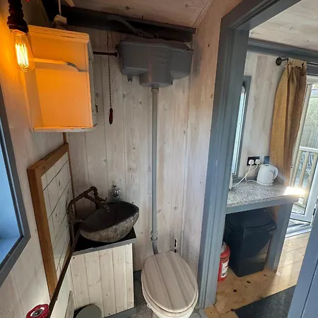 Country house Hidden Hut Shepards Hut Sleeps 2 *