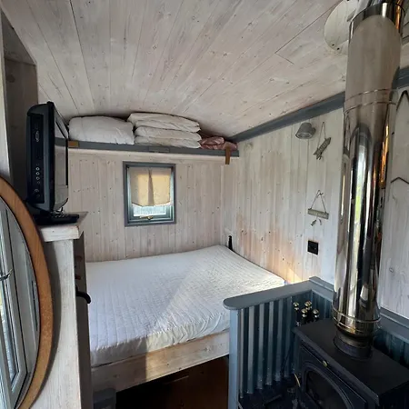 Hidden Hut Shepards Hut Sleeps 2 Country house *